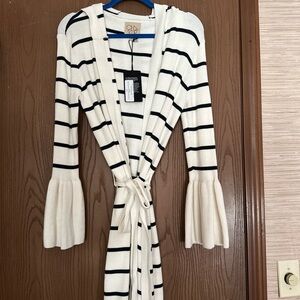 Chasor sweater size medium